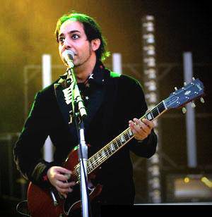 Bio sur le guitariste, chanteur de S.O.A.D.