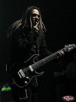 Seule guitariste de KoRn